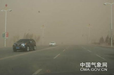 内蒙古多地现大风沙尘 未来两天风力不减_天气