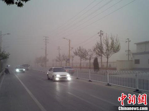 新疆喀什遭遇沙尘暴 白昼如黑夜(图)|沙尘暴|喀
