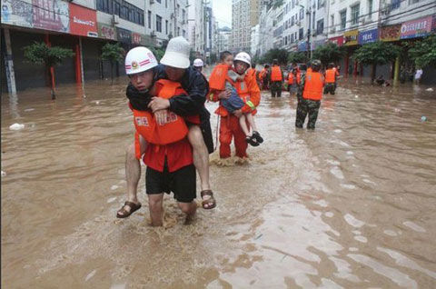 四川广元暴雨引发特大洪水紧急转移12304人(