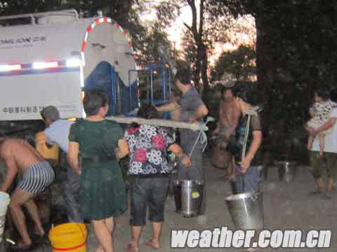 江西萍乡市旱情严重 居民用水仅靠车送|江西|旱