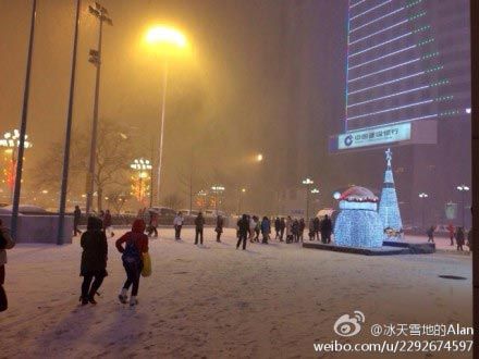 辽宁多地雪中降温鞍山遭遇大雪袭击