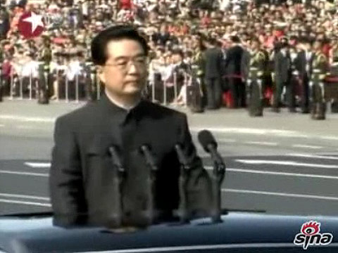 視頻：胡錦濤乘坐國產紅旗車檢閱三軍