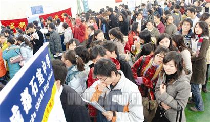 七中招个语文老师 半天来了70人