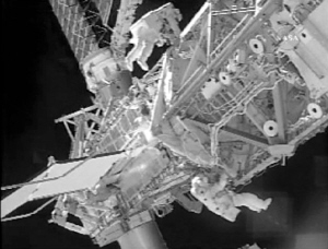 美国女指令长变身太空女王