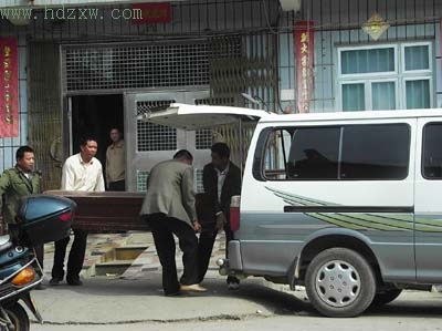 廖明生)昨天是农历冬至,就在云霄县蒲美镇后汤村村民都在自家忙活的