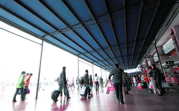 点击在新窗口打开 湖南遭遇50年一遇冰冻