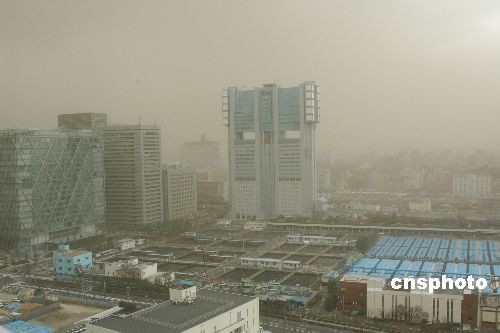 图文:日本东京出现沙尘天气