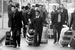 中国200余赤几务工人员回国