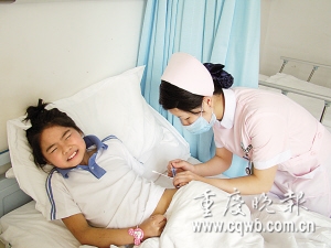 身患急性阑尾炎小女孩忍痛值日