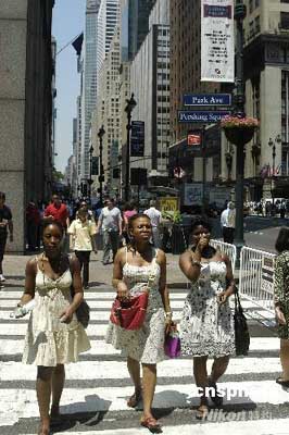 美国纽约连续4天最高气温超过九十度(组图)