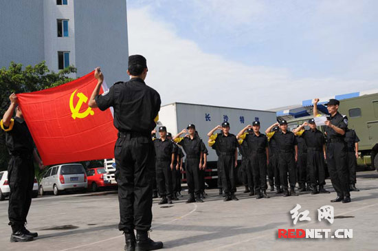 16名长沙特警四川地震灾区火线入党(图)