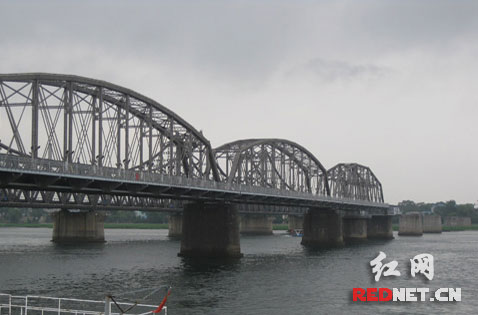 网络媒体辽宁行:见证峥嵘岁月的鸭绿江断桥