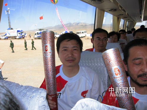 图:马如云代表甘肃数学界参加火炬传递