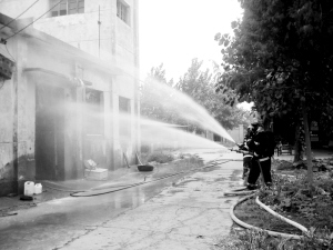 液氨储罐发生泄漏消防紧急堵漏排险