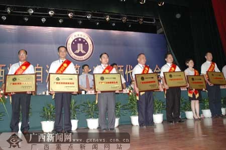 离婚律师_南宁律师收入(2)