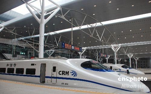 图:时速350公里的京津列车即将投入运营