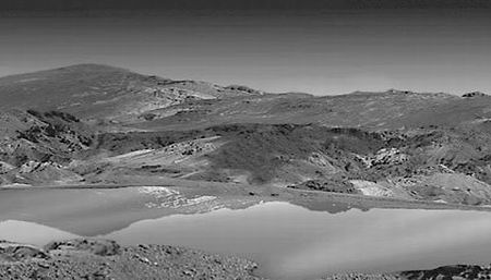 在土星卫星提坦(土卫六)表面存在液态湖泊