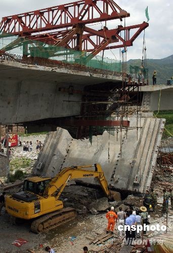 甬台温铁路桥梁坍塌事故遇难者尸体已被挖出