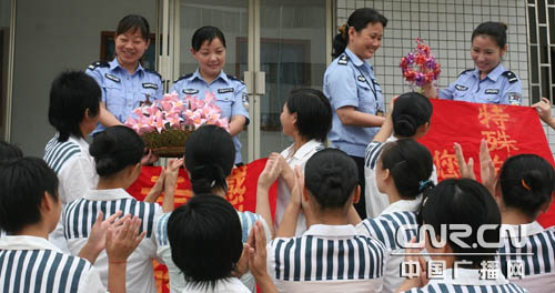 安徽省未成年管教所:鲜花献给特殊园丁