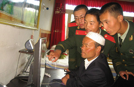 教师节马复兴当上了武警战士的老师