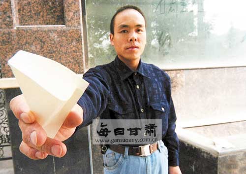 除陋习 打工夫妻义送吐痰袋