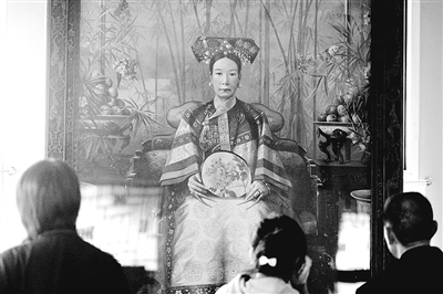 年轻版慈禧像修复后亮相