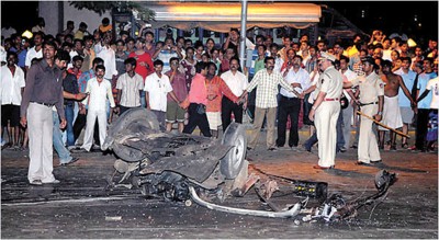 此前闻所未闻的恐怖组织"德干圣战者"在印度孟买发动了一系列恐怖袭击
