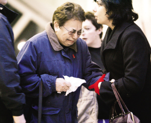 美国客机坠落民居一中国女公民遇难