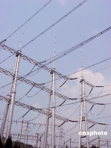 中国第一条特高压交流输电线路正式投入运行