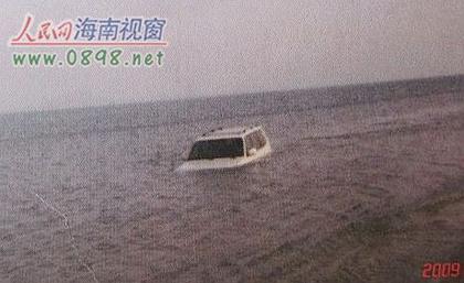 越野车陷入沙滩遭海水浸没 保险公司拒赔(图)