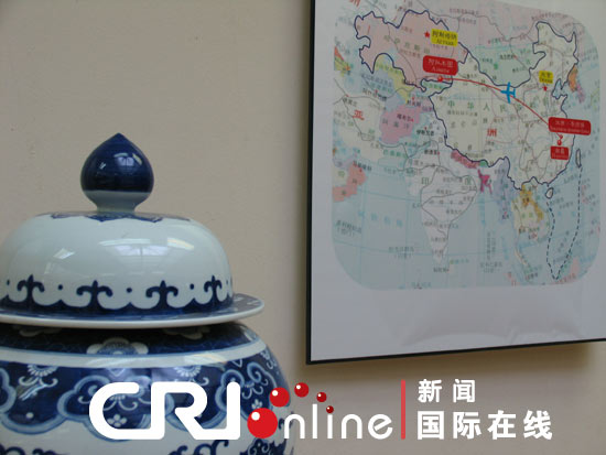 中国景德镇瓷器展在哈萨克斯坦举行(组图)