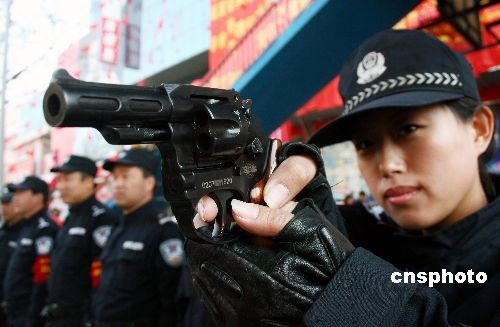 图:辽宁锦州公安局反恐支队配发国产警用转轮