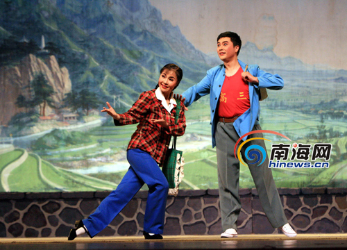 河南豫剧《朝阳沟》在海口人大会堂上演