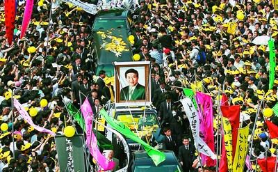数十万韩国民众参加路祭.