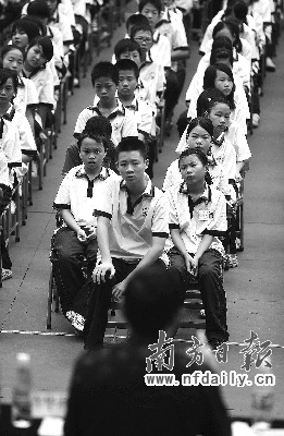 大山深处的乡村和事佬