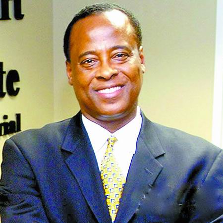 杰克逊之死疑为凶杀 其私人医生康拉德·莫瑞