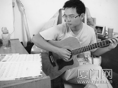 想学吉他 找他吧_新闻中心_新浪网