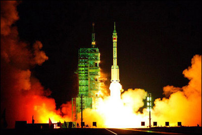 中国将研制重型运载火箭 起飞重量超过1000吨(图)_新闻中心_新浪网