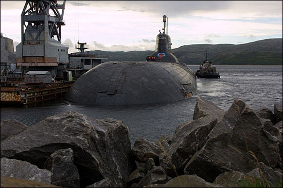 近距离感受俄罗斯台风级核潜艇(组图)