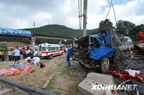 贵州省贵黄高速公路发生一起交通事故3死1伤