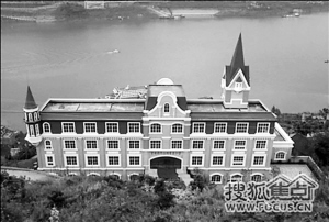 “最美丽希望小学”像别墅