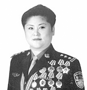 王玉荣:孤胆女英雄