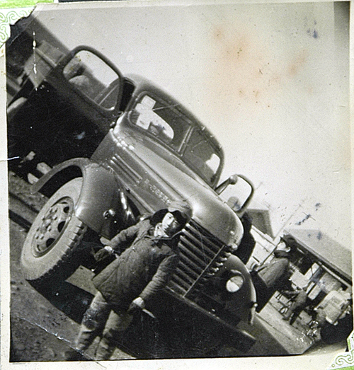 1957年唐山汽车站开进辆解放牌汽车(原创)