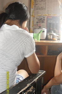 17岁<em>打工妹</em>怀孕8月<em>男友</em>开溜 家人来琼接其回家