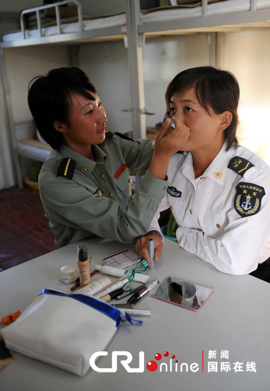 阅兵村<em>女兵方队</em>鲜为人知的故事 训练之余学化
