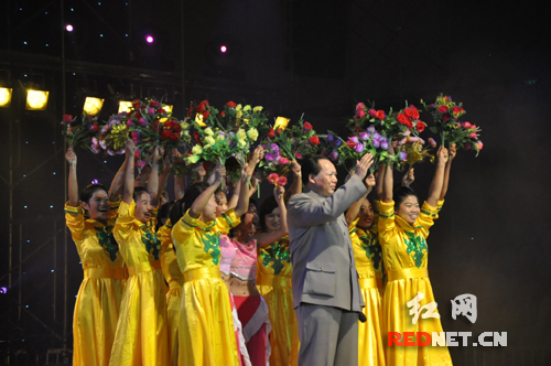 娄底市举行庆祝新中国成立60周年大型文艺晚
