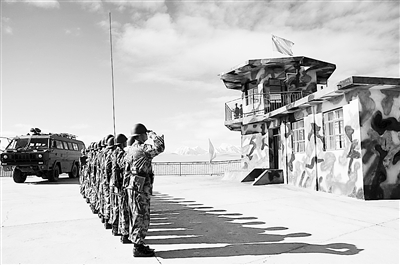 从北疆哨所到南海岛礁 戍边战士向祖国敬礼(组