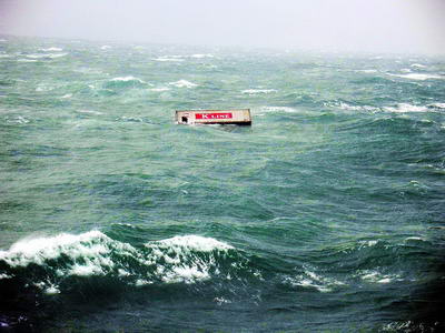 海上漂流16小时 船长死里逃生