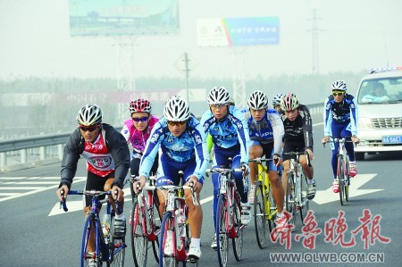 自行车涨身价驶上高速路 公路自行车赛将在济