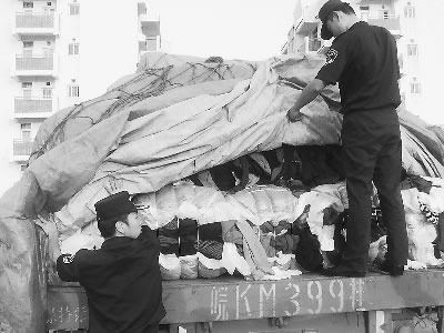 广东碣石洋垃圾服装调查:803家店铺参与经营